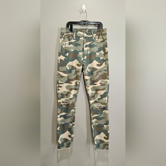 MOTHER Camo High Waisted Looker Ankle Fray - Picture 3 of 12